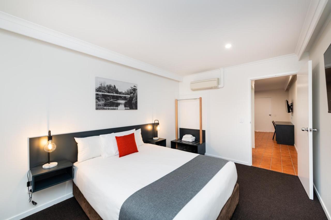River Motel Куинбиан Экстерьер фото