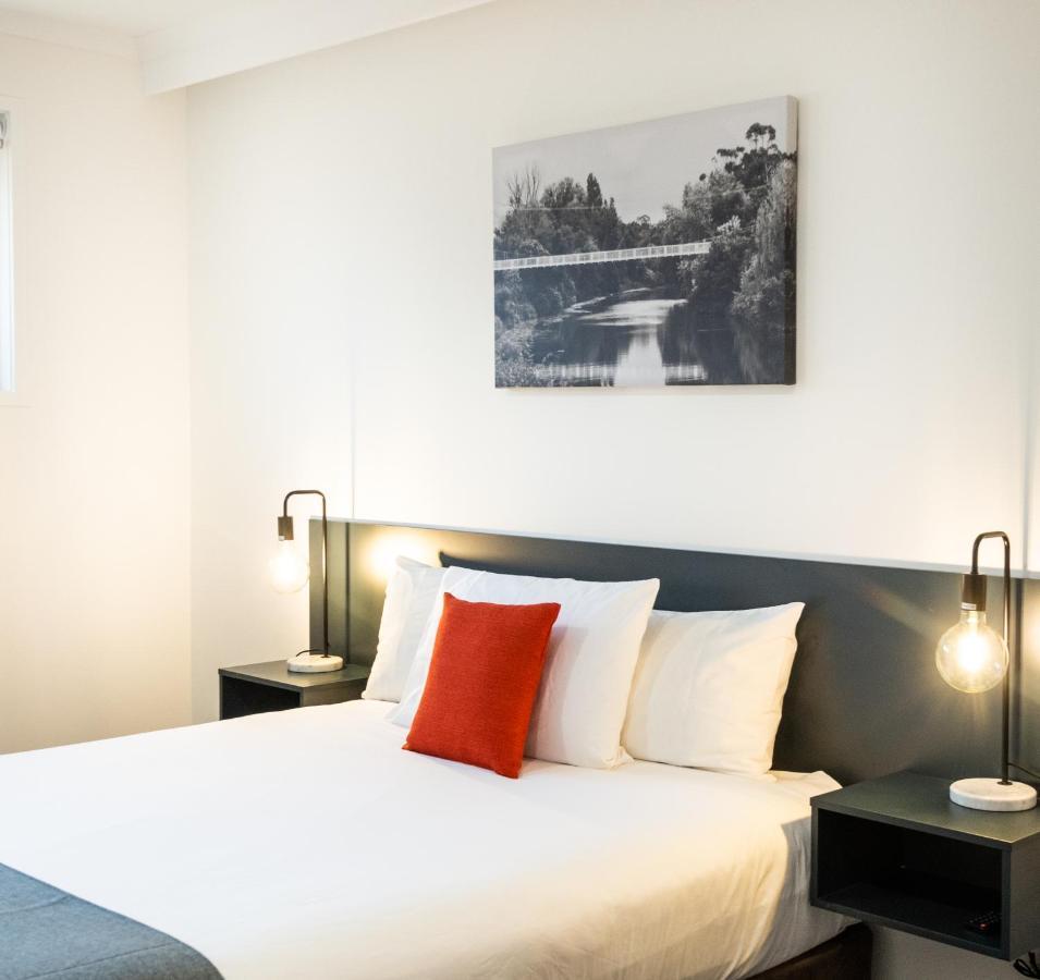 River Motel Куинбиан Экстерьер фото