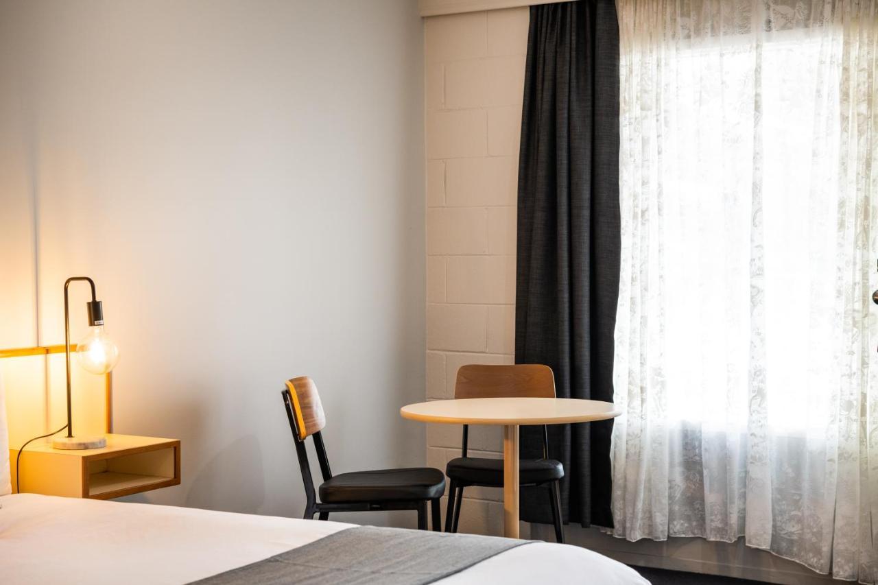 River Motel Куинбиан Экстерьер фото