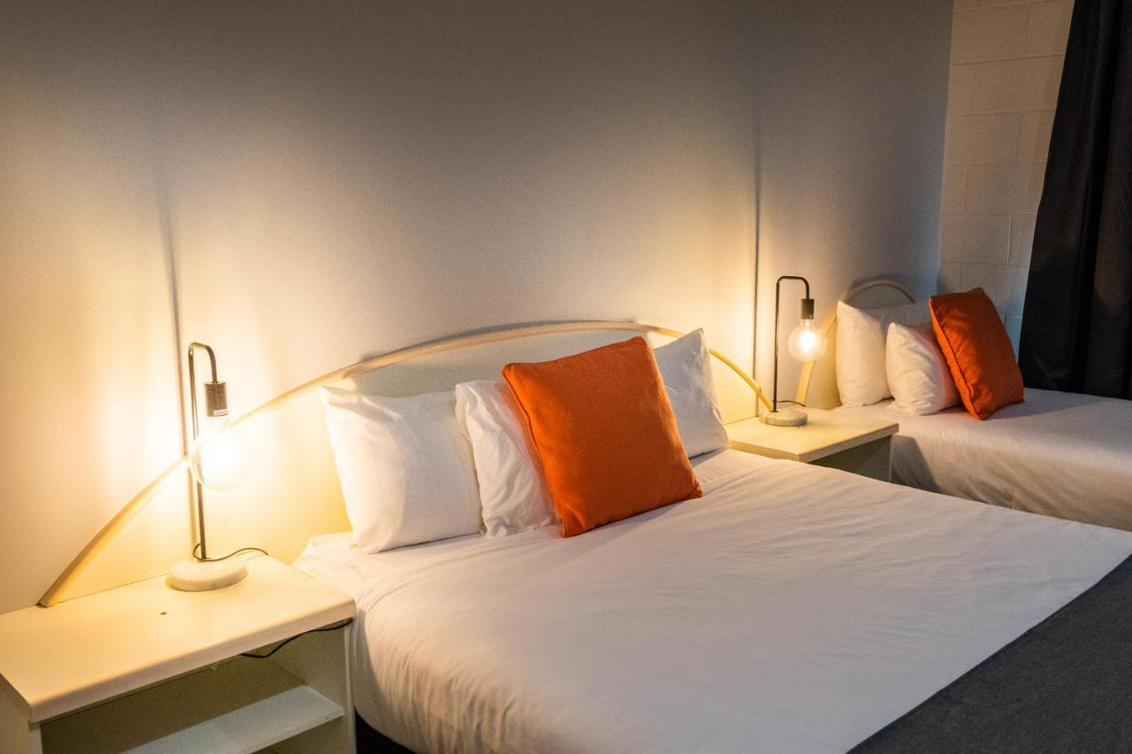 River Motel Куинбиан Экстерьер фото