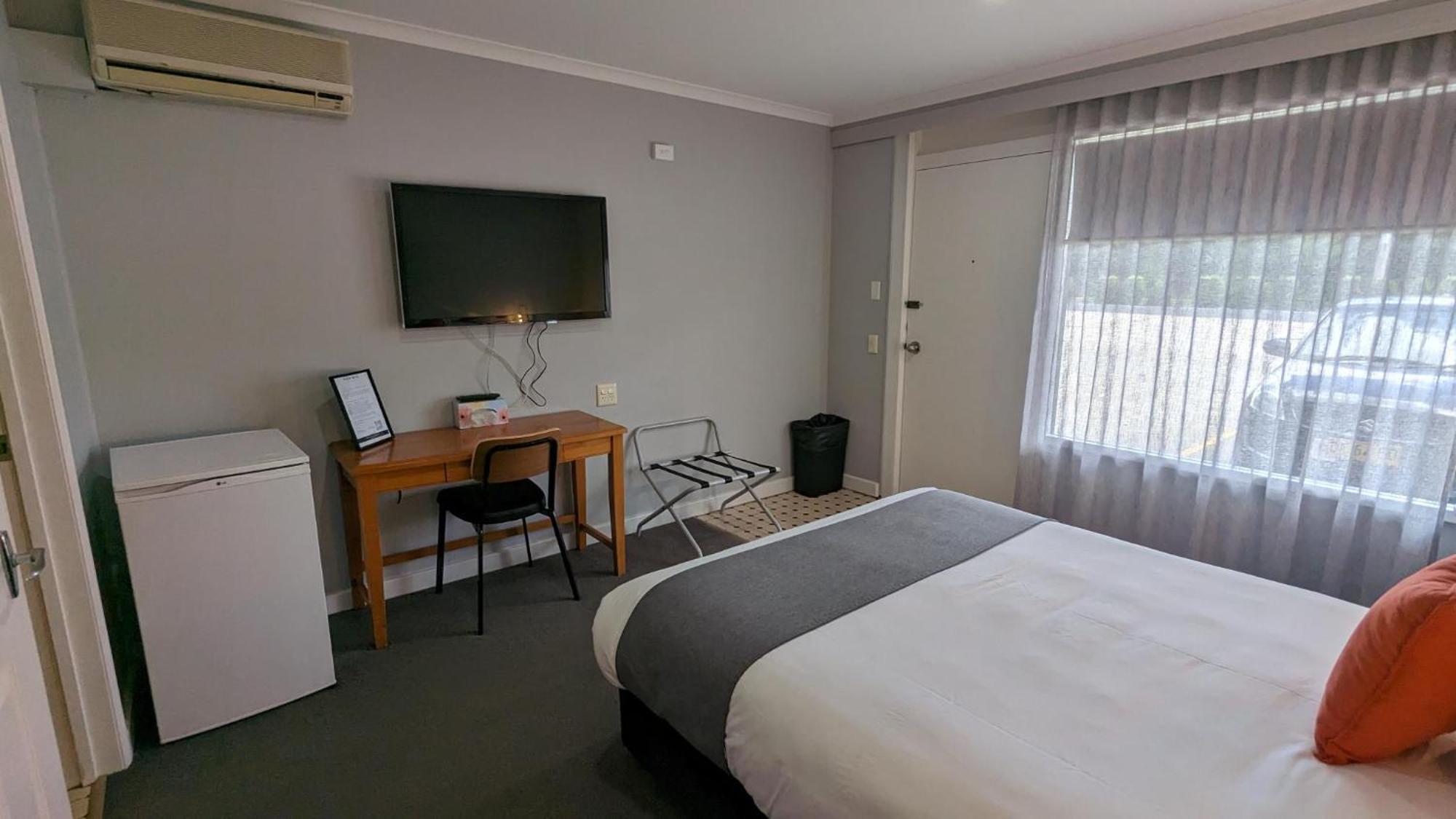 River Motel Куинбиан Экстерьер фото